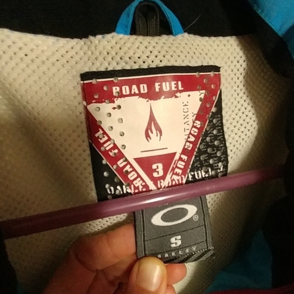 Oakley snowboarding jacket - Picture 3 of 8